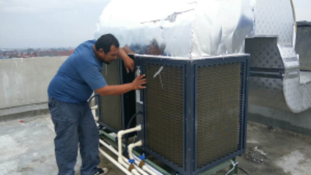 Service & Maintenance Heatpump Water Heater 1 Service & Maintenance Heatpump Water Heater 1